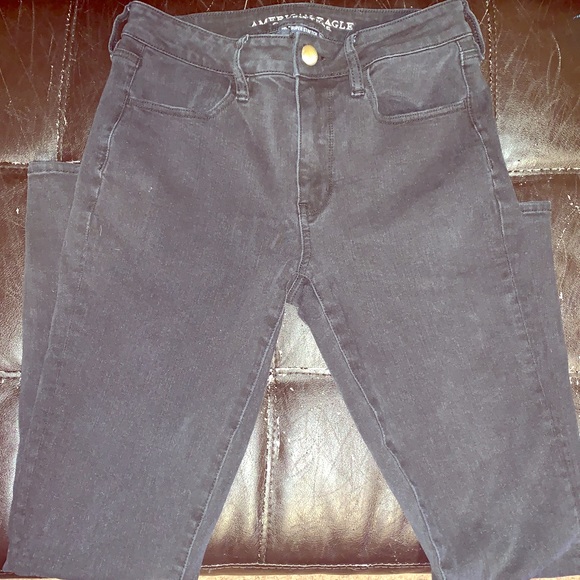 Black wash hi-wasted American eagle jeans - Picture 1 of 4